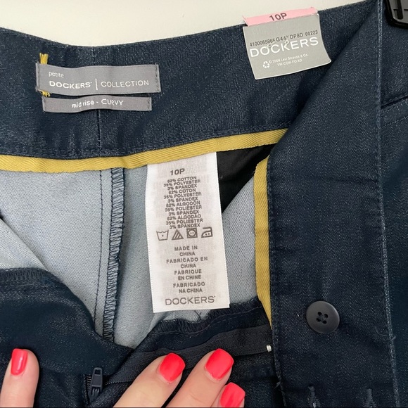 Dockers Collection Blue Mid-Rise Curvy Capri Pants. Size 10P - Picture 3 of 10
